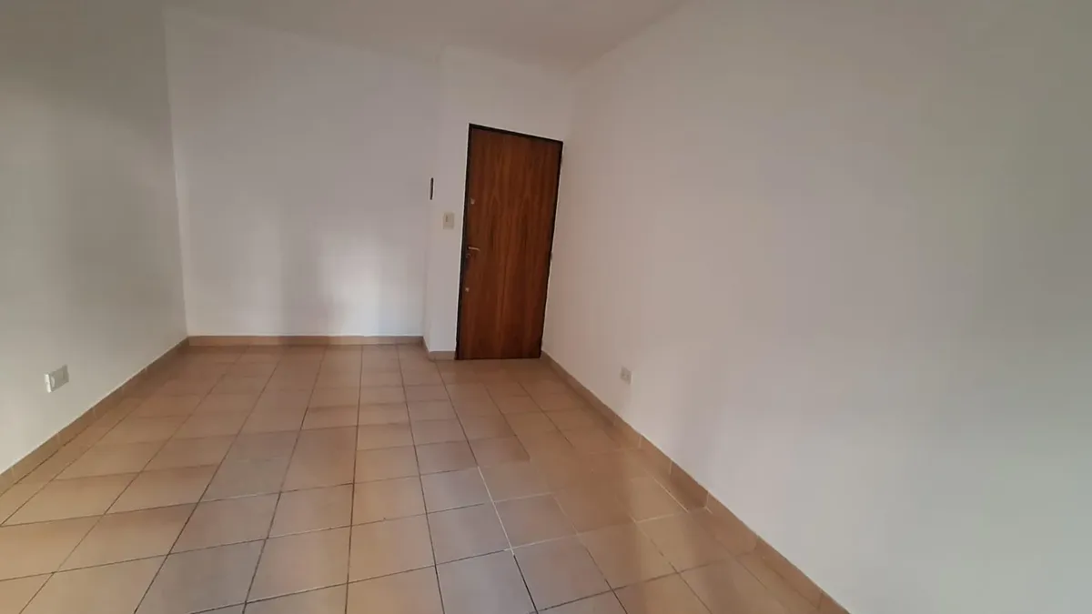 Departamento En Alquiler De 2 Dormitorios Con Cochera. 46 E/ 13 Y 14