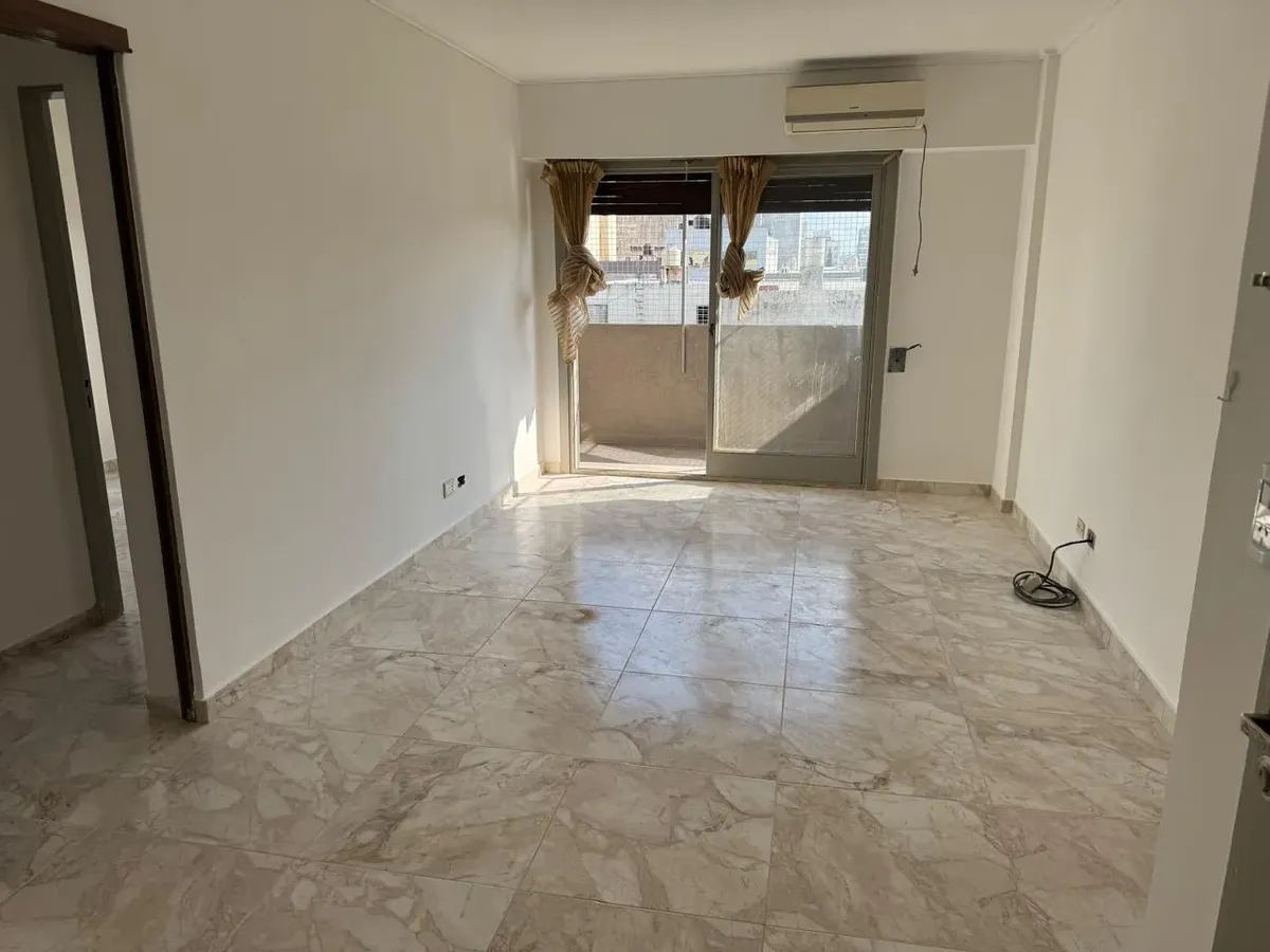 Departamento de 3 ambientes en alquiler en Av. Avellaneda