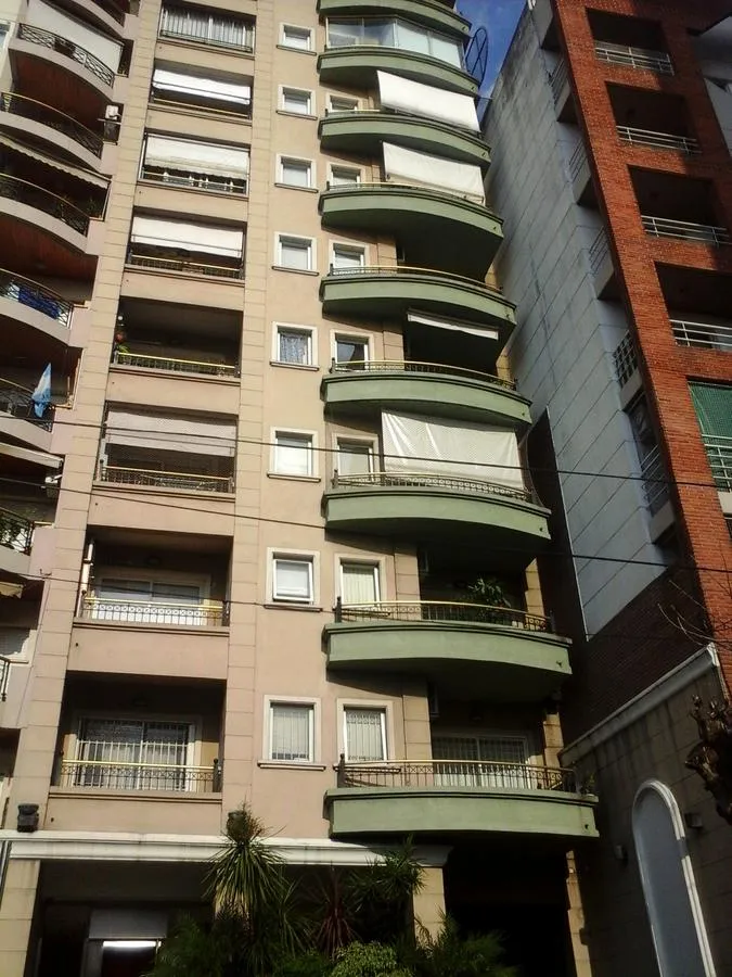 Apartamento de 2 ambientes em Lanús Oeste, com varanda