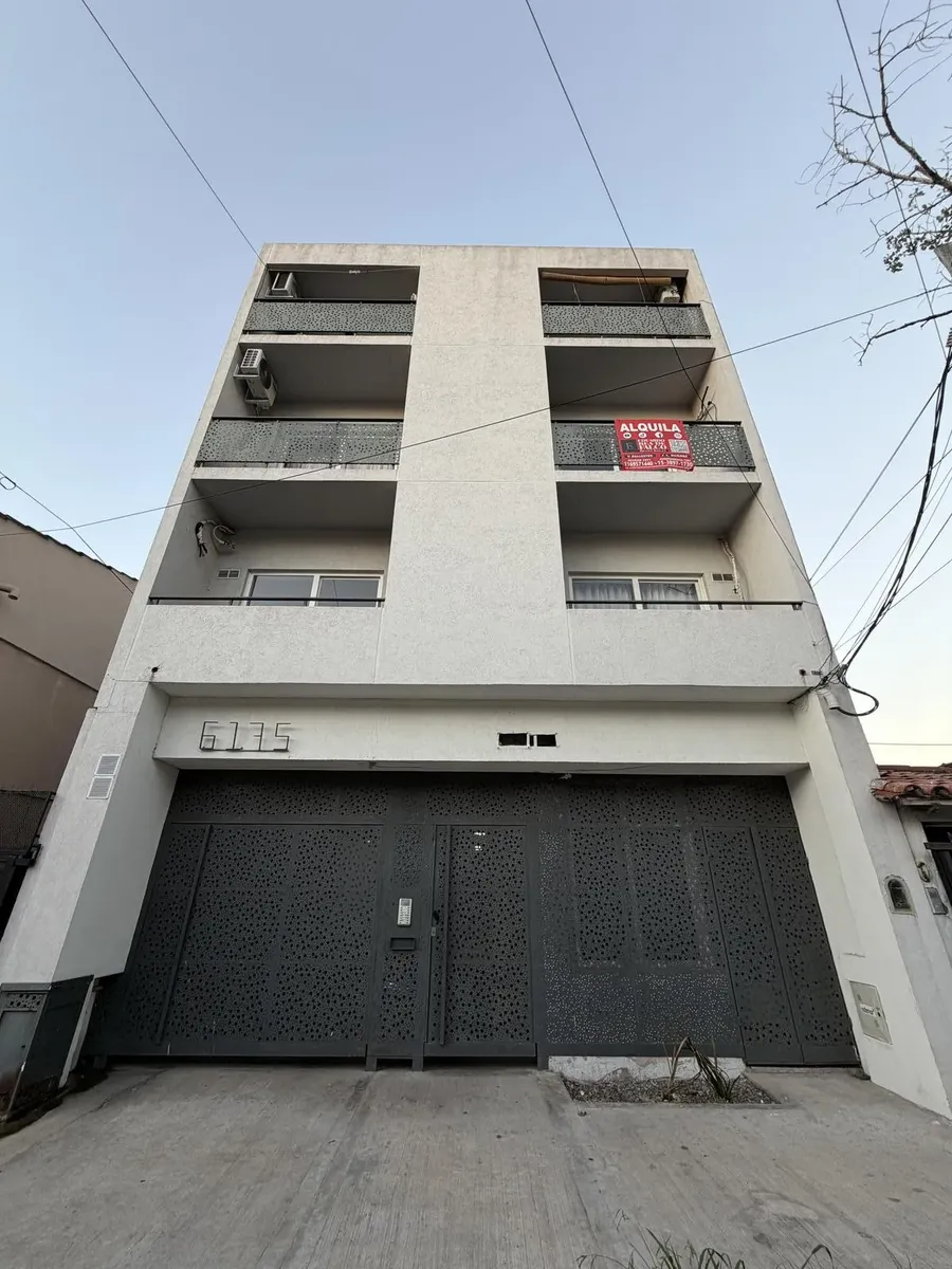 Apartamento de 2 ambientes com varanda em Villa Ballester
