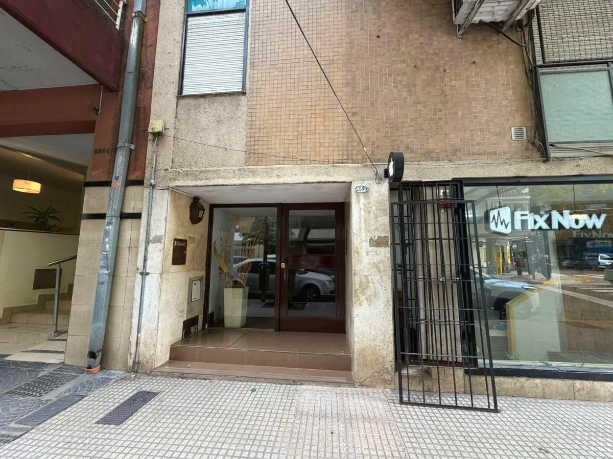 Apartamento de dois ambientes com varanda em Recoleta