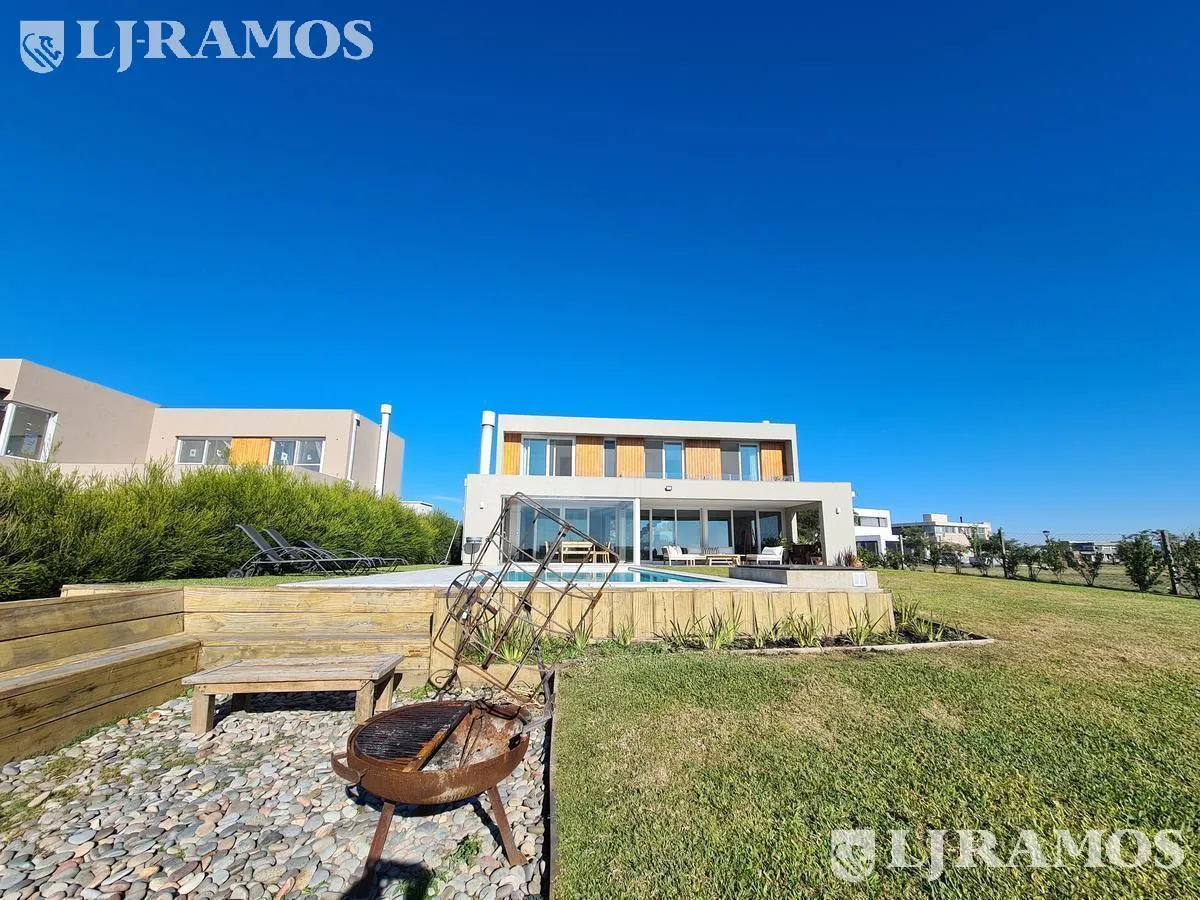 Apartment with lake and golf views in El Cantón Islas, annual rental