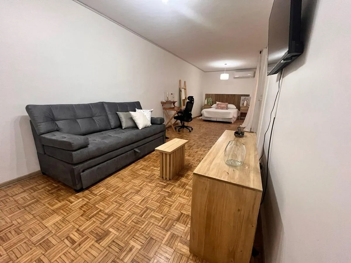 Kitnet mobiliada em Retiro com pátio