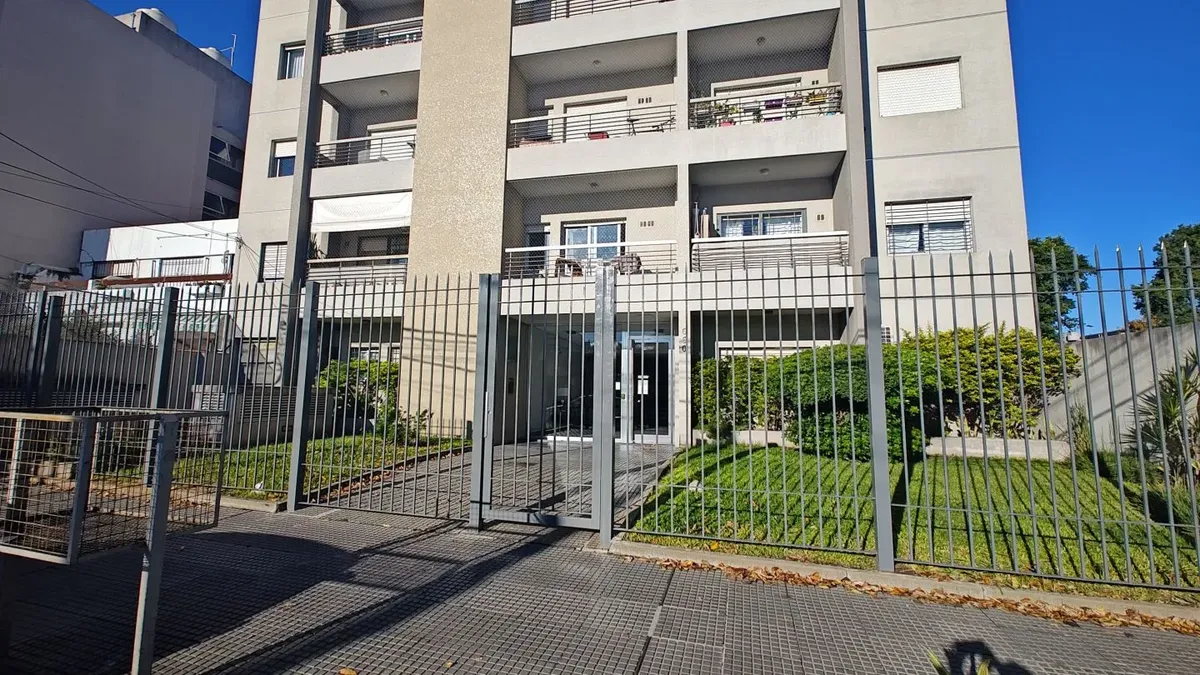Apartamento de dois ambientes com 1 dormitório em Castelar