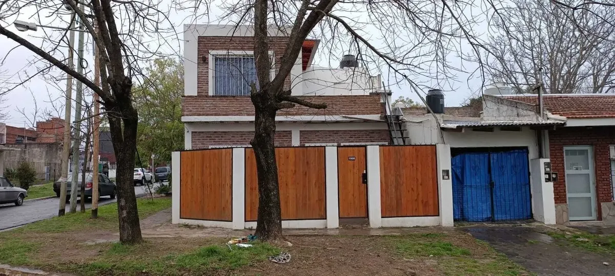 PH с 1 спальней в Berazategui