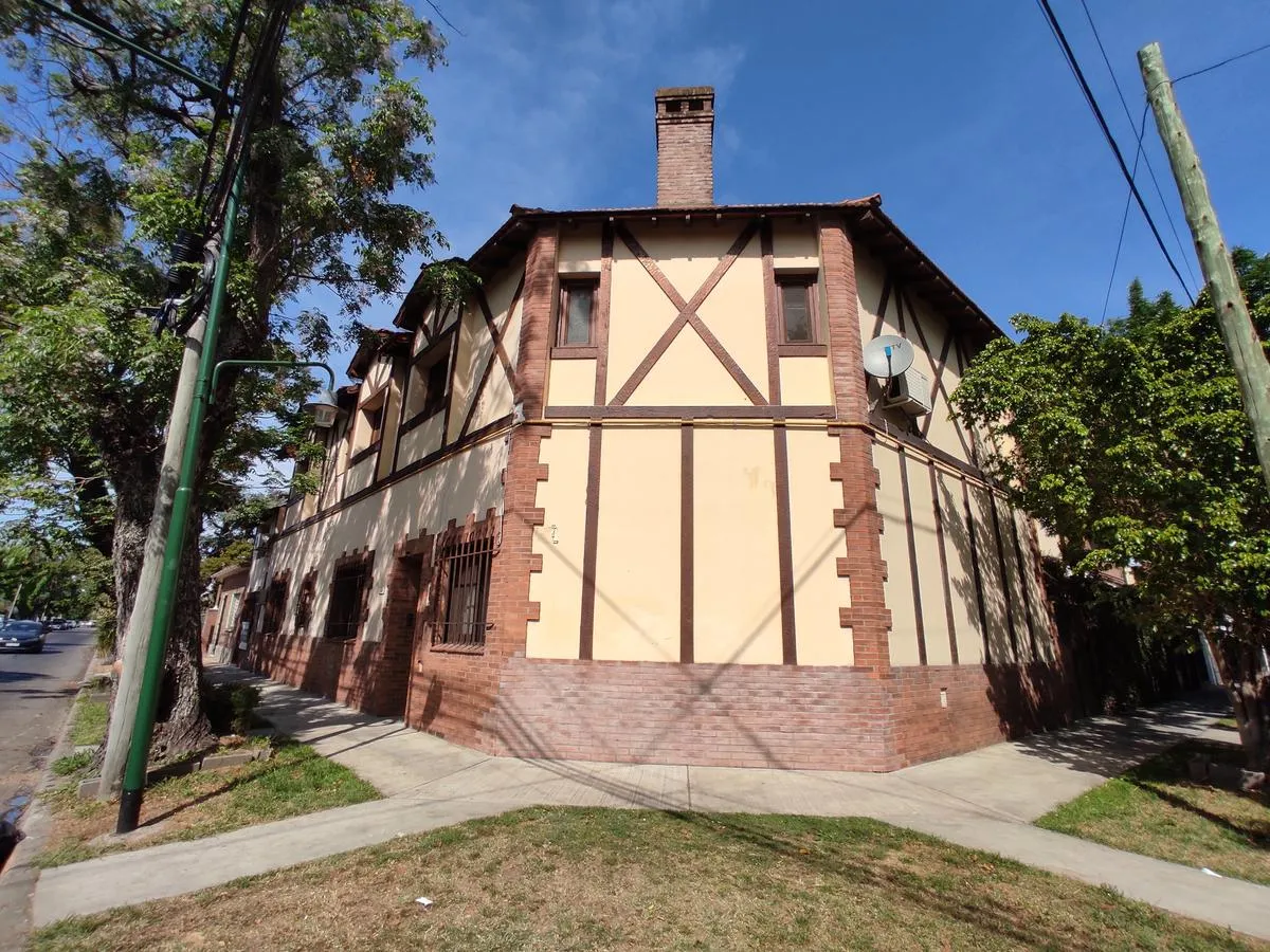 Furnished four-bedroom house in Martínez with pool and private garden