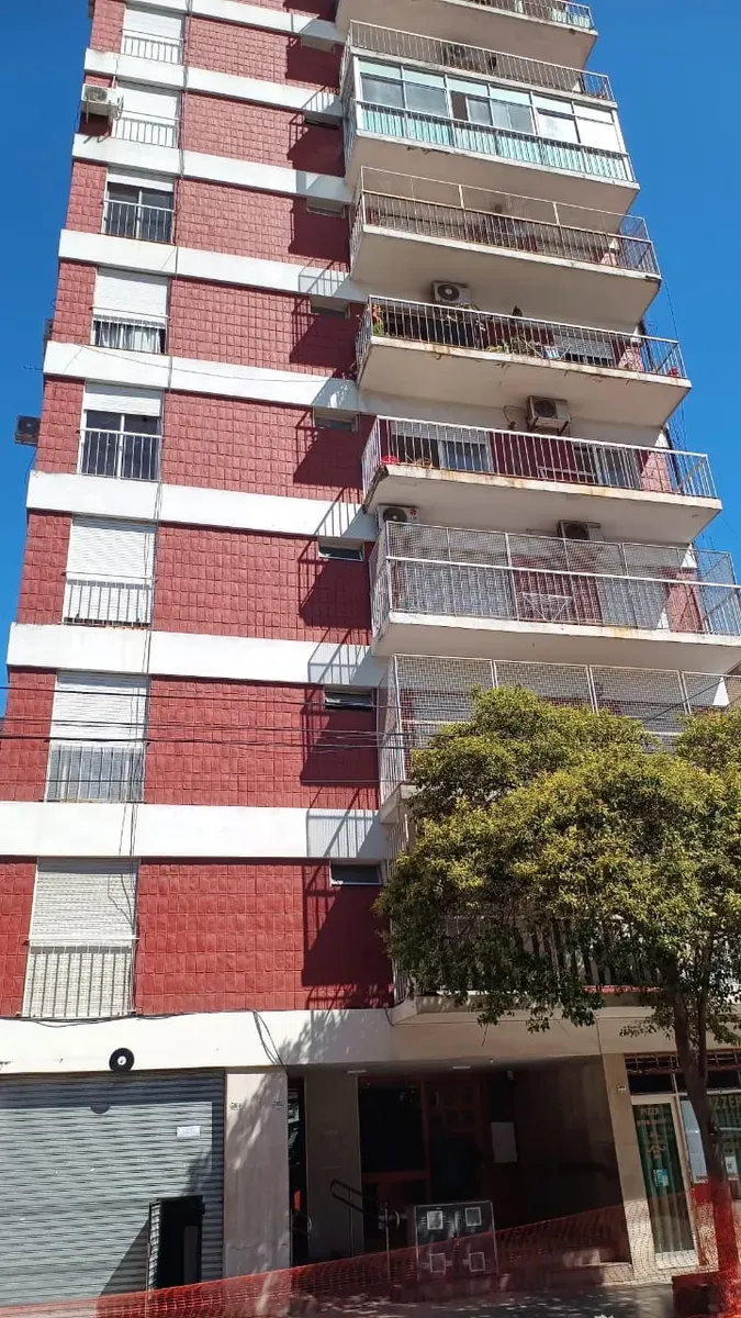 Apartamento de 2 ambientes de frente para Floresta