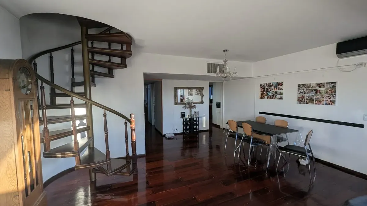Piso De Gran Categoria Muy Luminoso Con Entrada Principal Y De Servicio. Dos Baños Completos, Toilete Y Dependencias Servicio