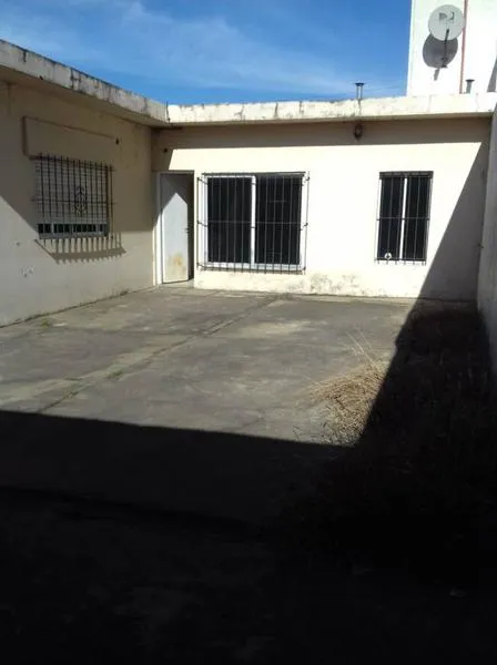 Casa En Alquiler - 3 Dorm / Centro De Escobar