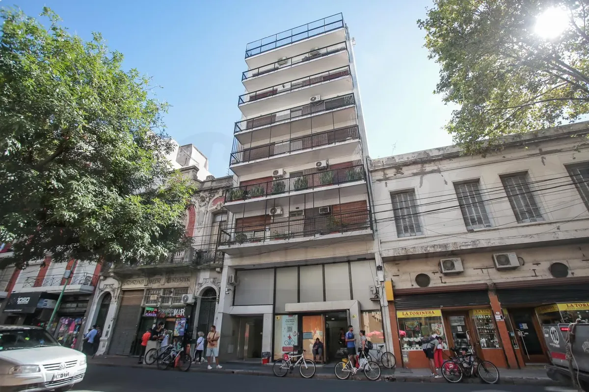 Departamento De 2 Ambientes A Metros De Av. Rivadavia Y La Plaza Flores- Zona Comercial
