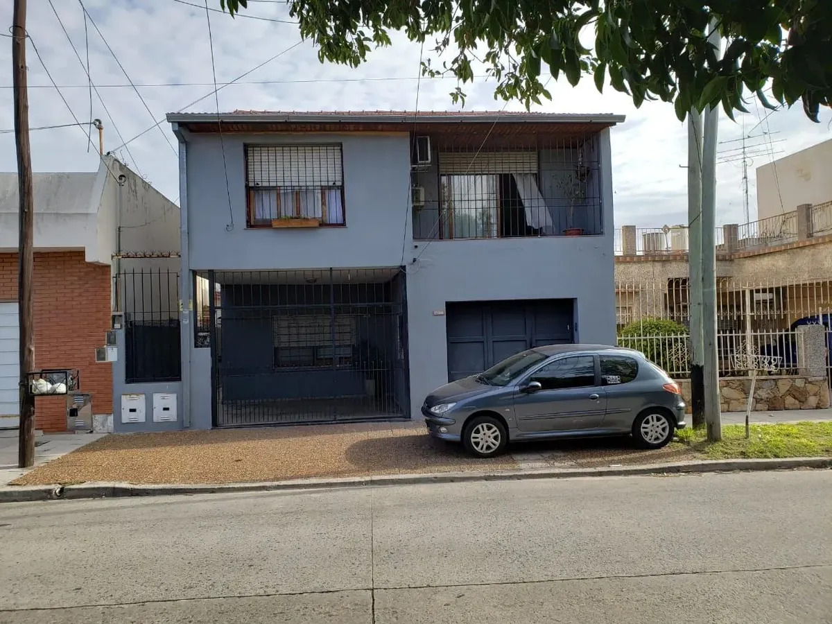 Semi-covered patio, 2 rooms