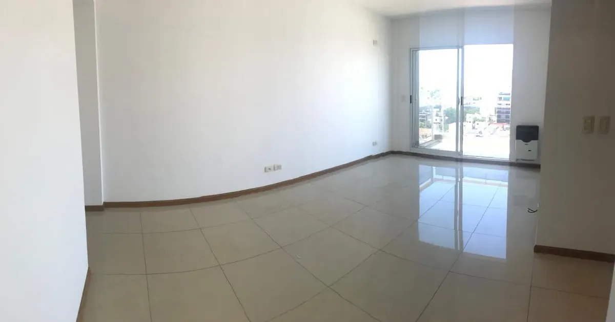 Excelente Departamento De 2 Ambientes Al Frente Con Balcón, Super Luminoso, Cocina Amplia Con Vista Abierta, Con Lavadero Incorporado, Baño Completo, Impecable Estado