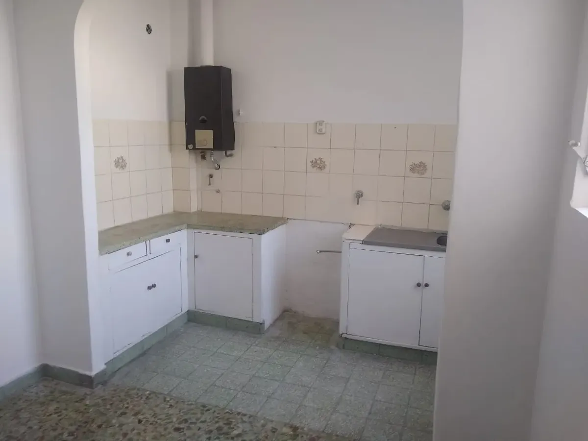 Departamento 2 Piso Por Escalera, Al Frente Con Balcón. Cocina Comedor Separada, Ambiente Grande Dividido En Dos Dormitorios Mes De Depósito. Y Recibo De Sueldo