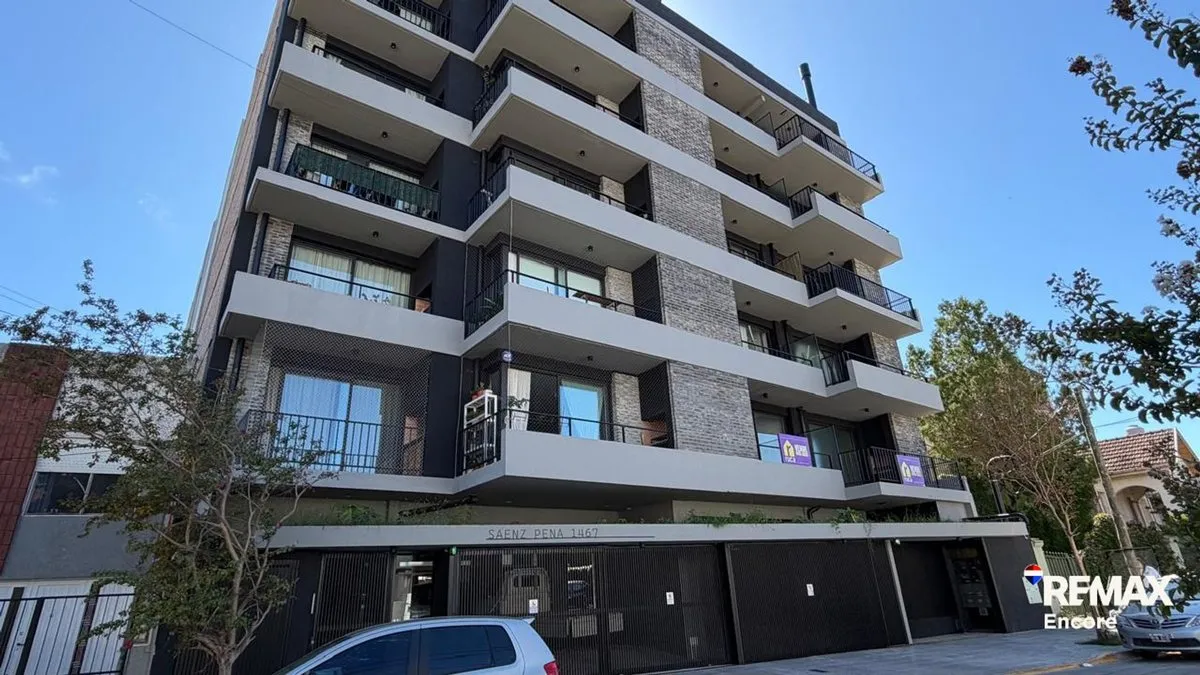Balcony with grill, Tigre