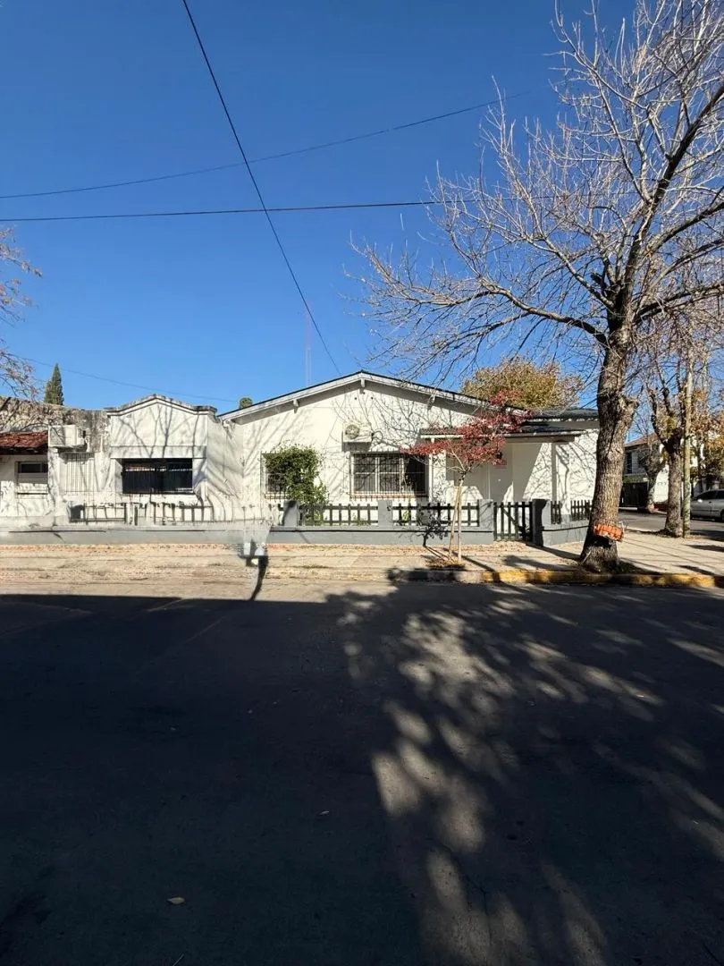 House in San Fernando with patio