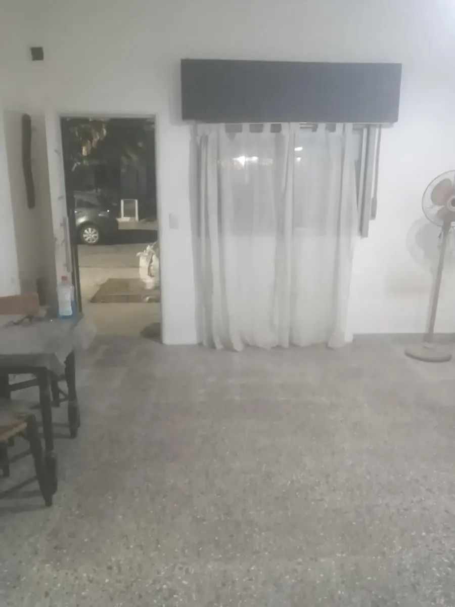 Monoambiente En Luis Guillon.cerca Estación De Tren Y De Boulevar Bsas Todas Las Líneas De Colectivo Cerca. Baño Conpleto Con Videt Cocina Con Artefacto Entrada Al Frente E Independiente. Gas Natural