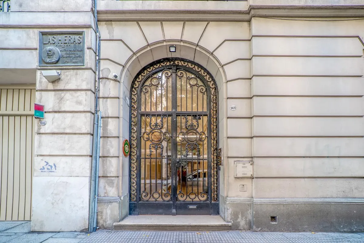 Apto profesional de 2 dormitorios en Recoleta