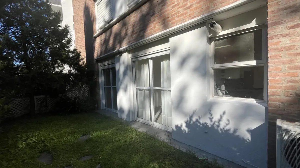 Departamento En Talar De Martinez 2 Dormitorios En Pb Con Jardin Y Cochera