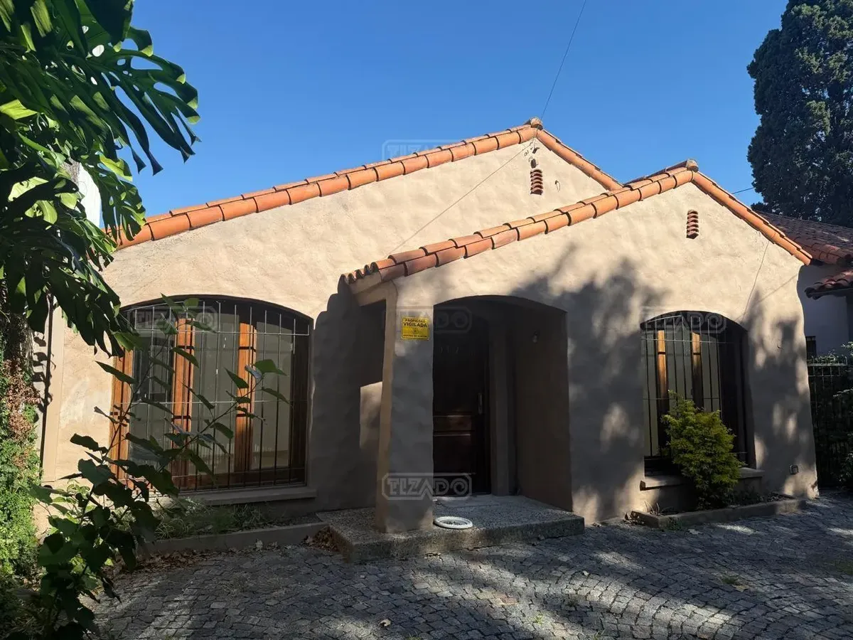 Three-bedroom chalet in Beccar, San Isidro