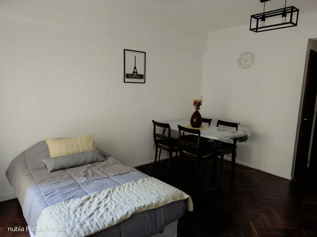 Departamento Cómodo Hasta Para 2 Personas, Tiene Todas Las Comodidades Necesarias, Sólo Llevas Tu Ropa. Localizado En Zona Turística En El Corazón De Barrio Chino. Contactate Conmigo Si Estás Interesa