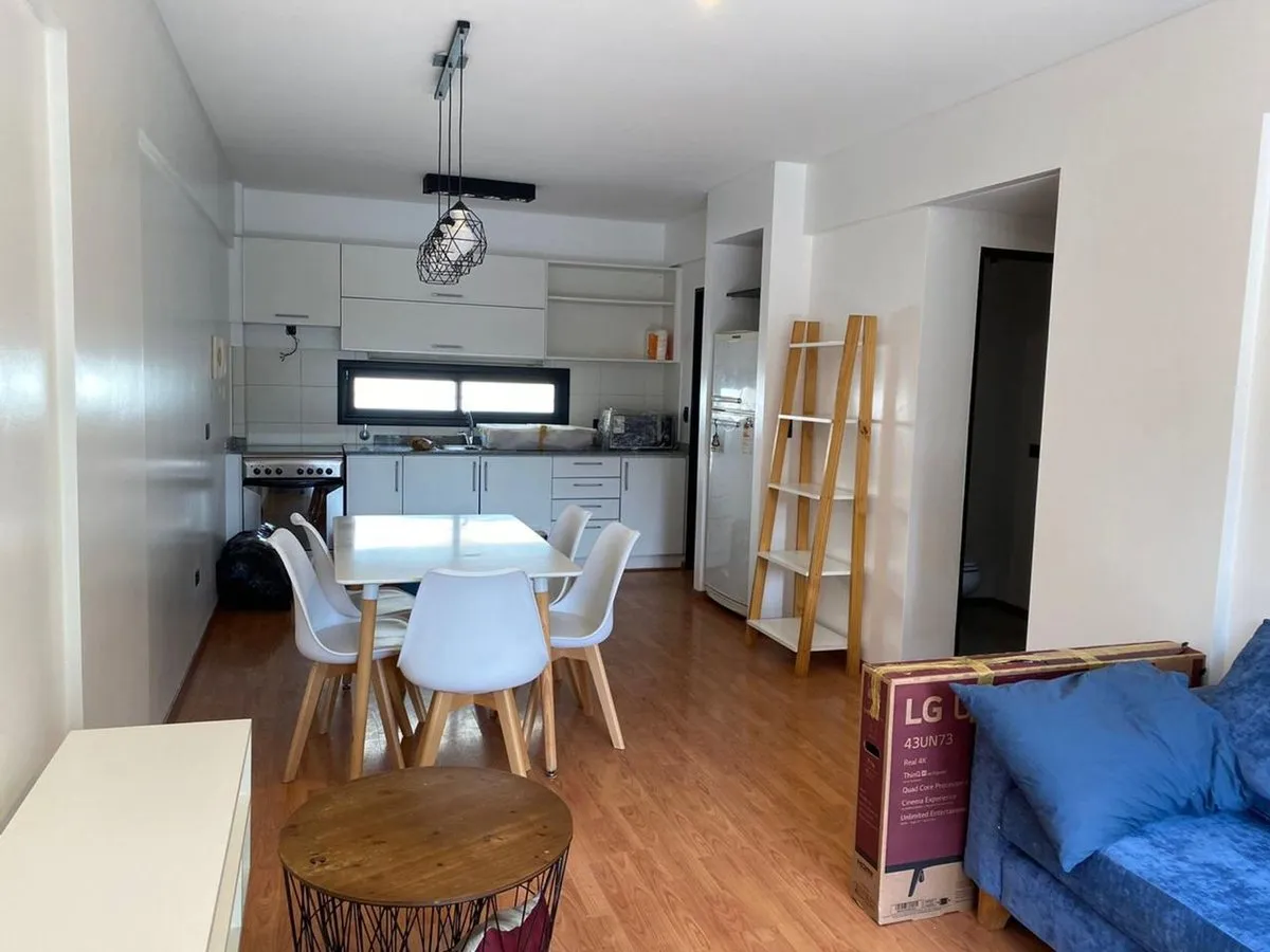Two-bedroom apartment with balcony in Colegiales