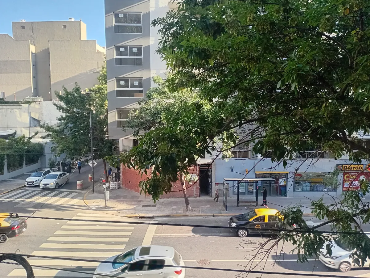 2 Ambientes Impecable Con Balcon