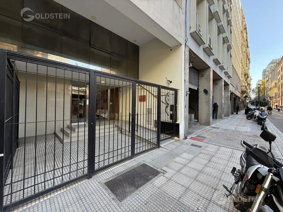 Apartamento de dois ambientes com varanda em Monserrat