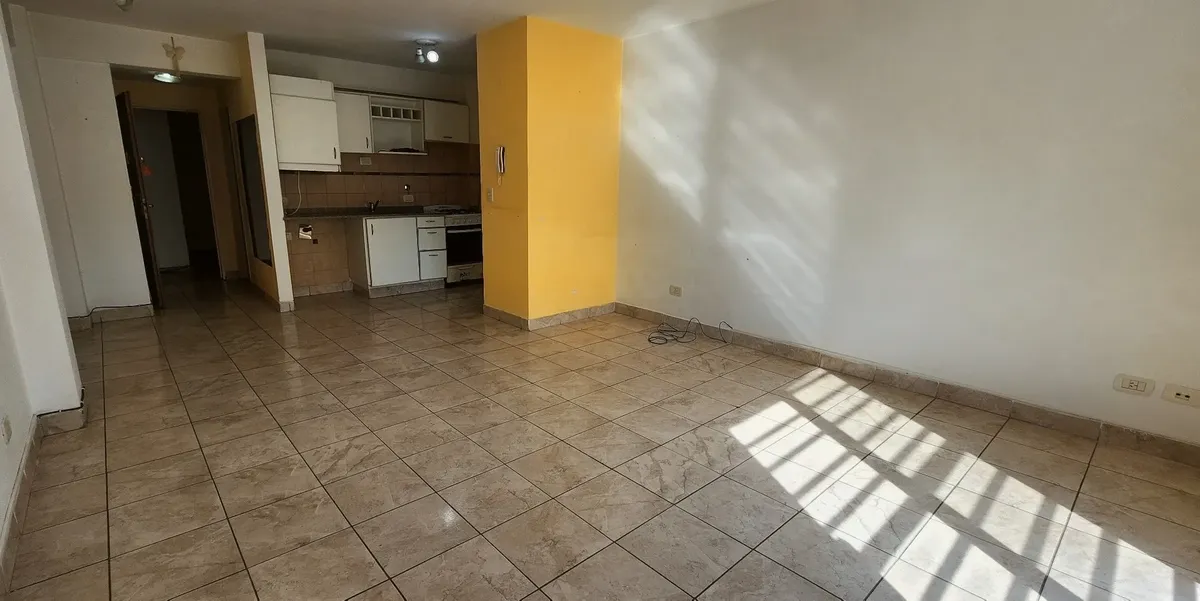 Departamento De Dos Amb. Balcón Al Frente