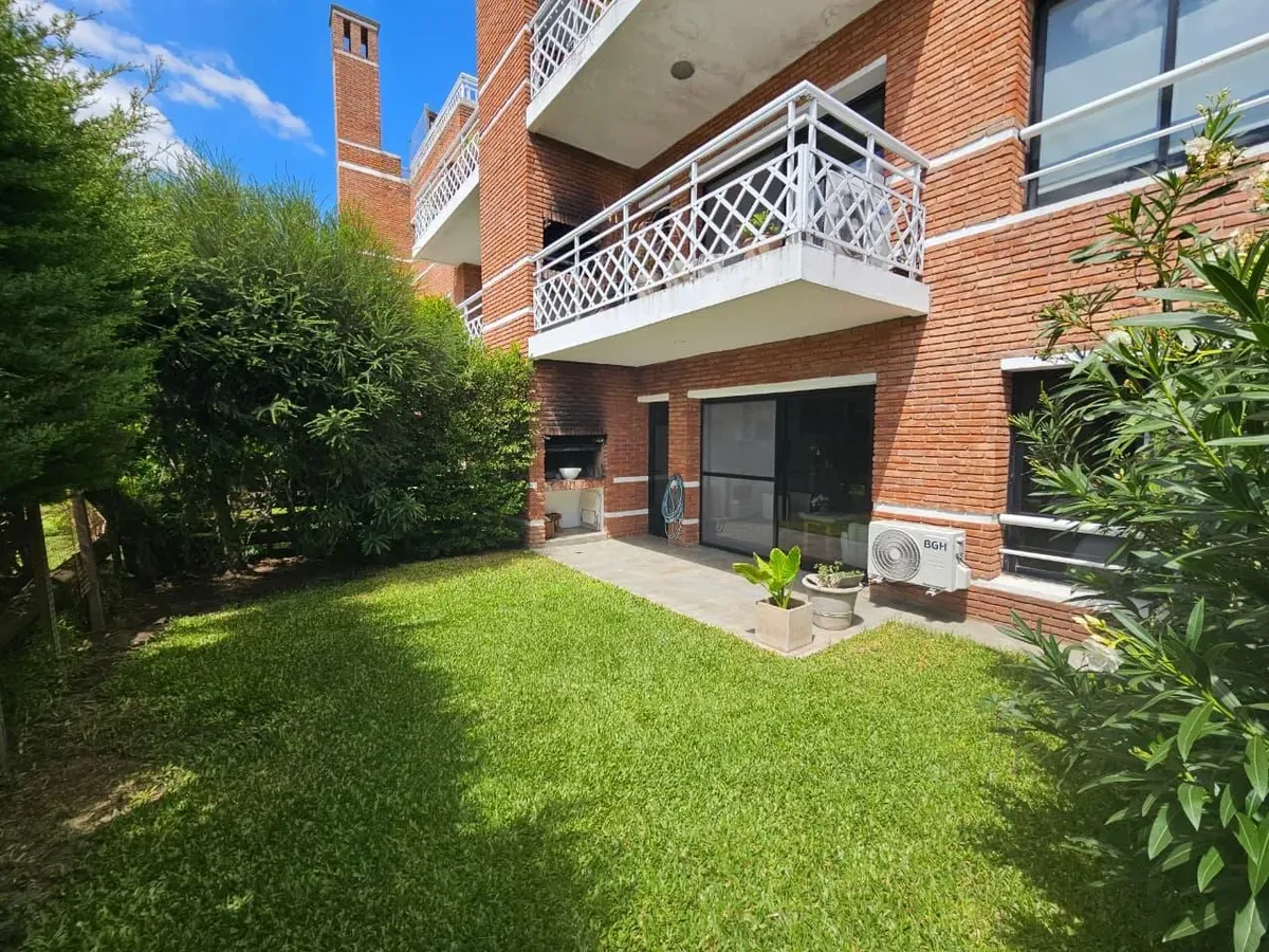 Excelente Depto Con Jardin Propio En Solar De San Isidro, Interno
