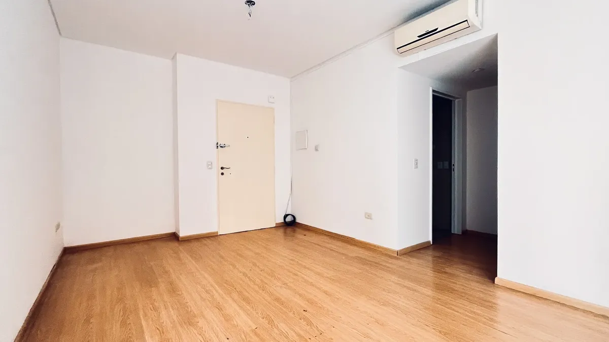 Apartamento de dois ambientes com varanda em Almagro