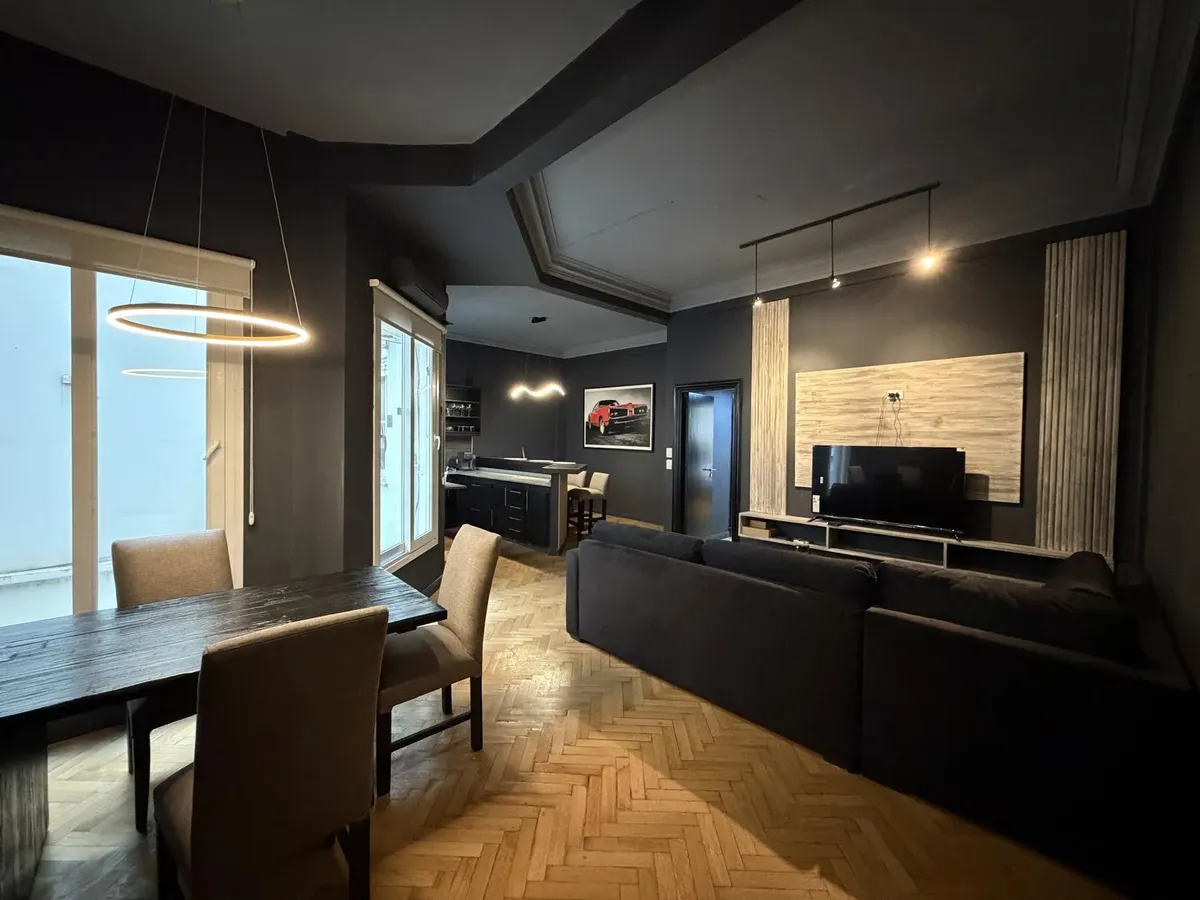 Two-bedroom apartment in Recoleta
