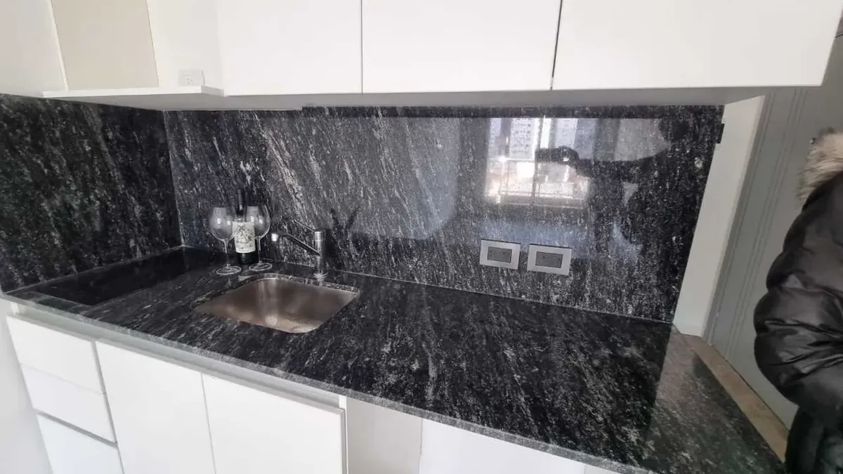 Departamento Monoambiente, Ideal Parejas O Estudiantes, Muy Luminoso Orientación Al Frente, Con Balcon, Baño, Placard Cocina Completa, Aa Frio Calor