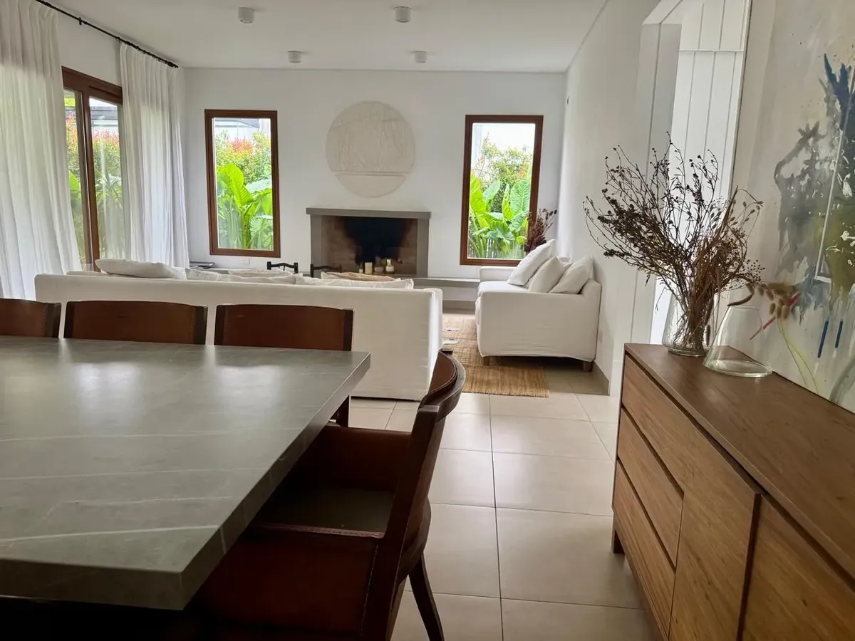 House with pool and garden