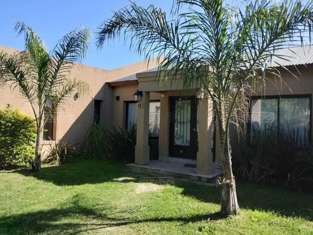 Casa com 3 dormitórios para alugar em General Rodríguez