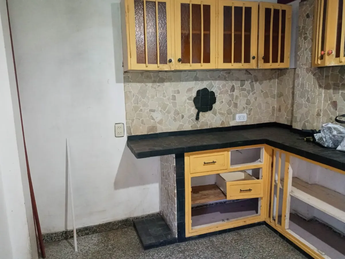 Alquilo Csa 2 Pisos 3 Amb Con Placares Un Baño Living Comedor Cocina Y Patio Y Lavadero Sin Cochera. Requisitos Demostración De Ingresos Y Garante Propietario Alquiler Inicial 1.100.000psos Argentinos