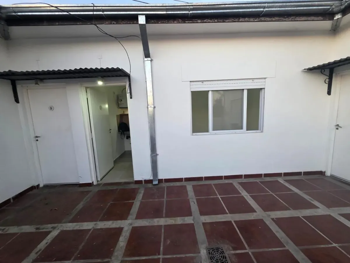 En Palomar Alquilo Monoambiente 1er Piso Con Patio En Comun F: 11085