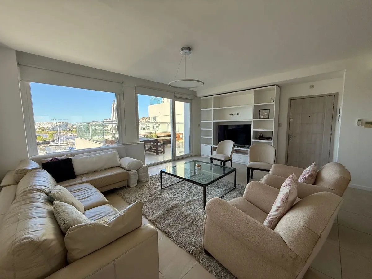 Loft amueblado con balcón a la bahía