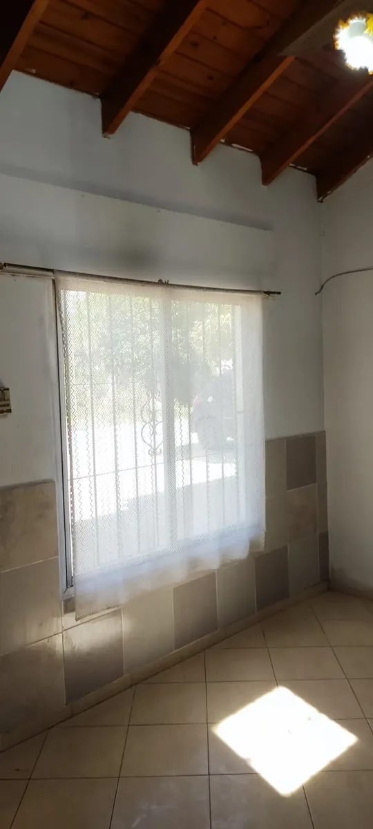 Dto. Con Baño En Suit,cocina Y Comedor Diario.rejas En Ventanas Y Puertas.ubicacion 3 Cuadras De Av H.irigoyen.juan De Garay 376/380. Contacto 1149351712.alquiler $ 390.000.'0