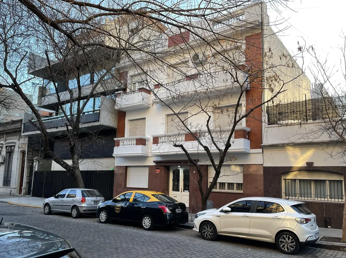 Departamento Dos Ambientes Amplio, Frente, Muy Luminoso, Aireado, En Zona Estrategica De Colegiales En Área Residencial , Próximo A Transportes Y Negocios