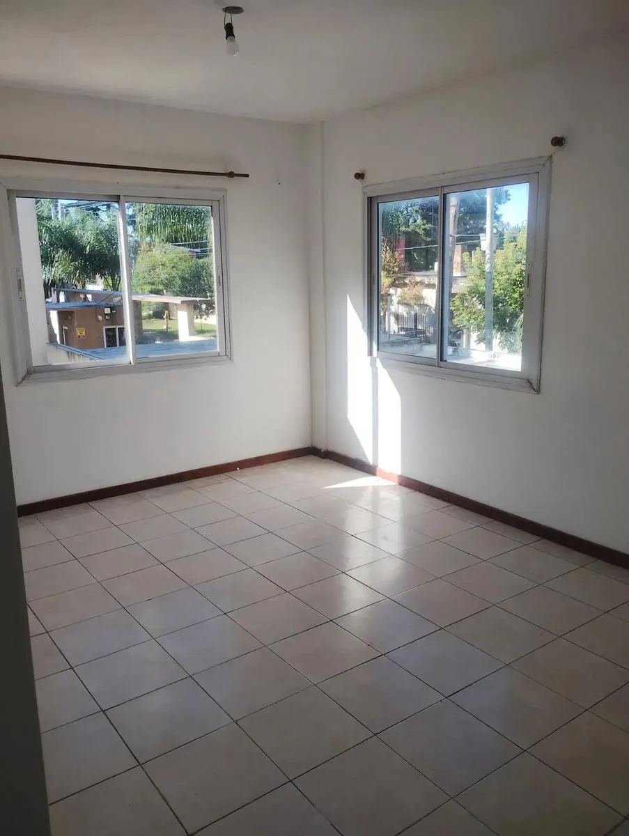 Departamento Dos Ambientes Con Cochera En Alquiler En Moreno