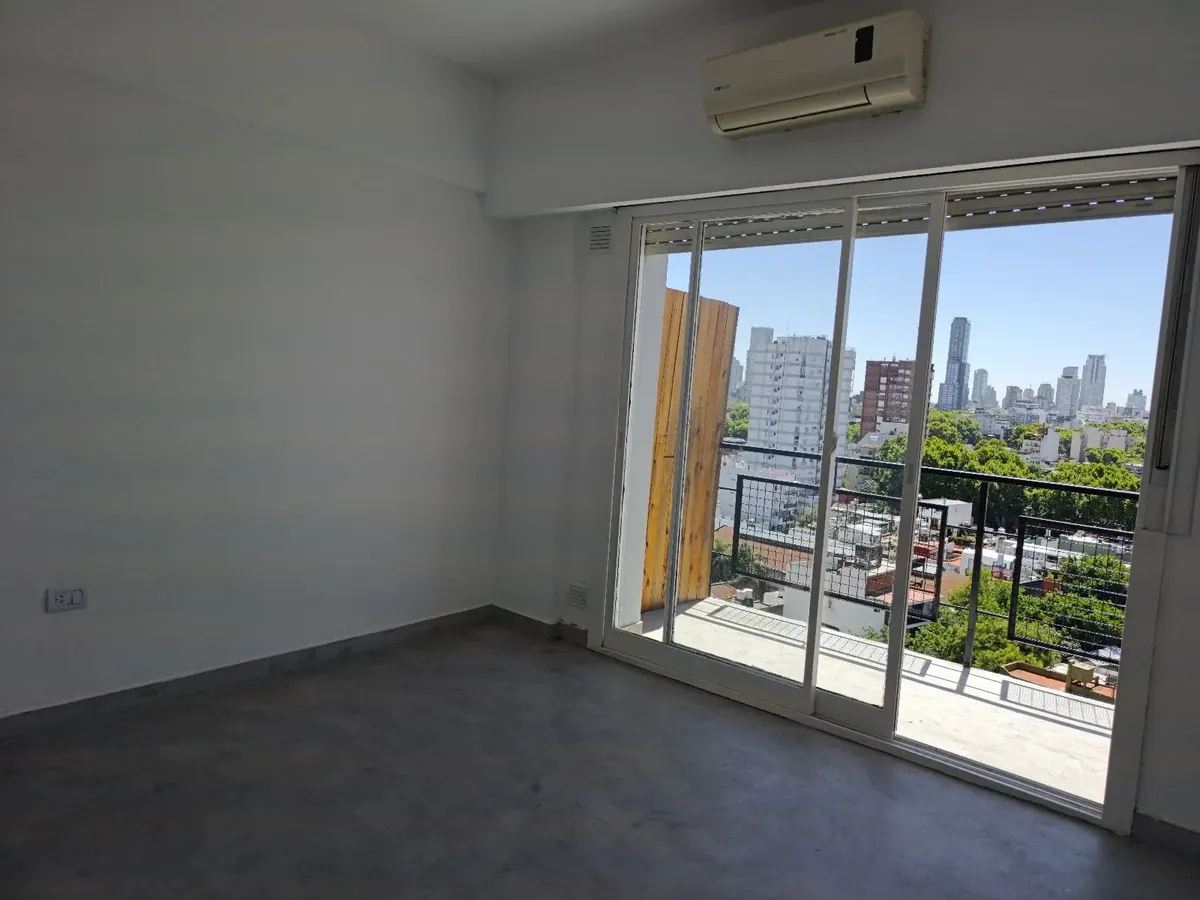 Alquiler De Departamento En Palermo Piso 12 Muy Luminoso, Vista Abierta Con Balcón, 2 Ambientes