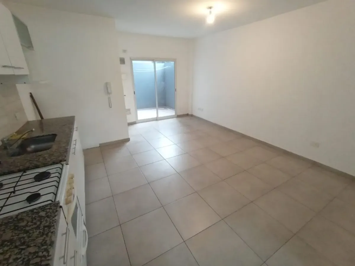 One-bedroom apartment with balcony in Caseros