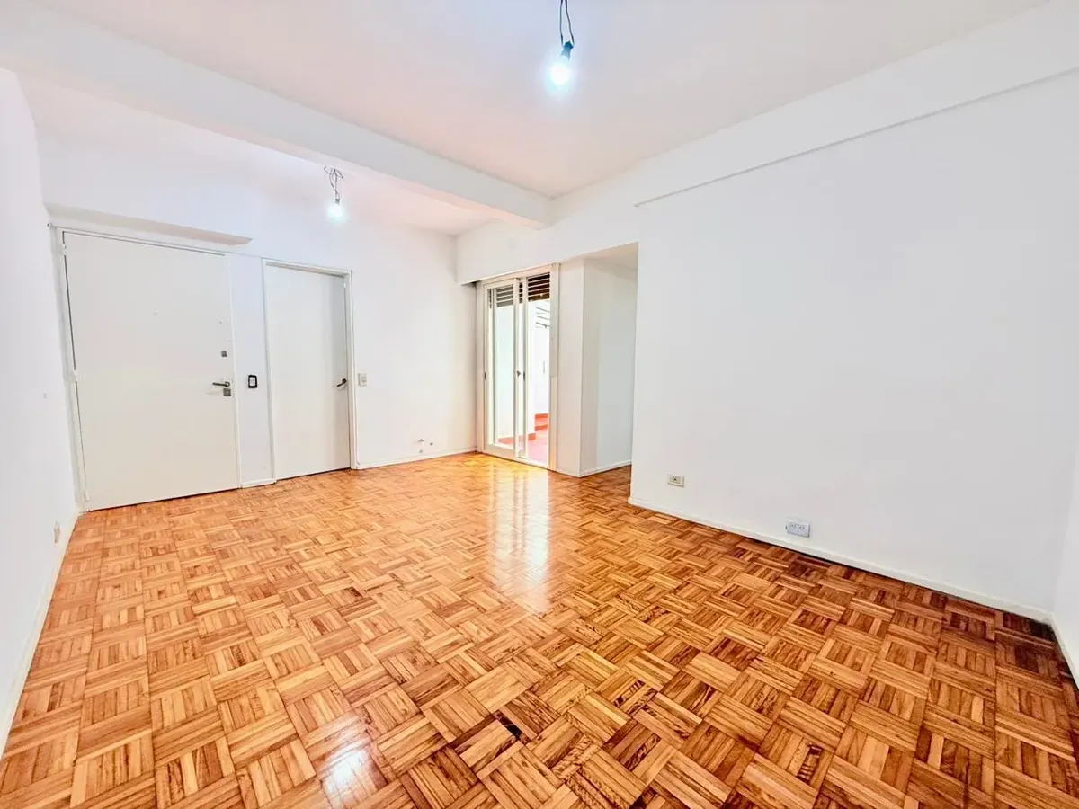 Departamento 2 Ambientes Con Patio En Alquiler En Monserrat - Zona Uade