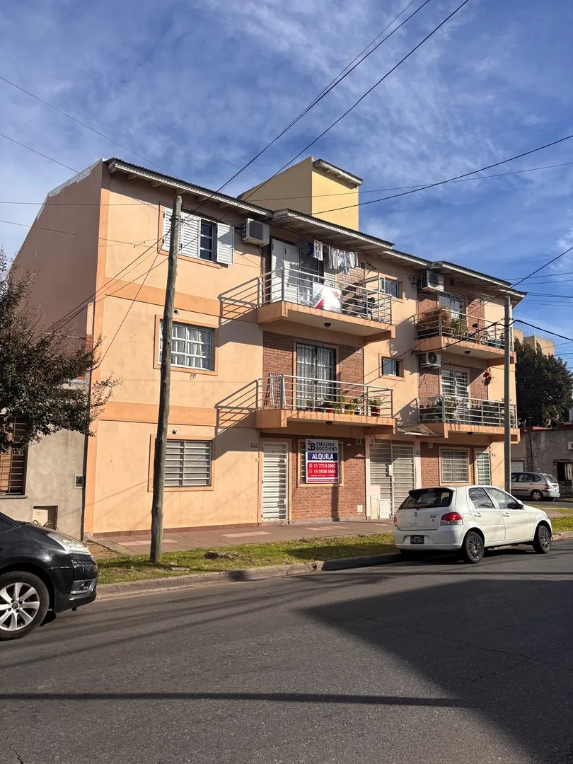 Departamento En Alquiler En Caseros, Tres De Febrero, G.b.a. Zona Oeste