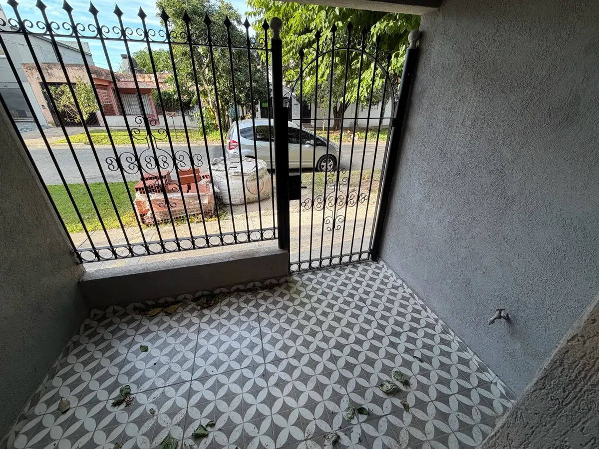Studio with front patio, equipped kitchen
