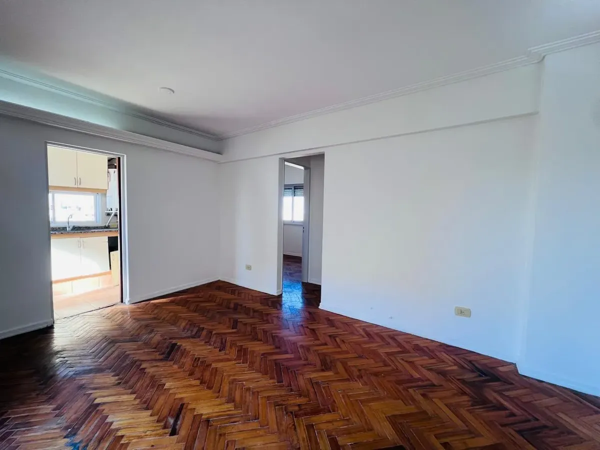 Alquiler Departamento 3amb Sobre Avenida Rivadavia Piso Alto, Vista, Balcon