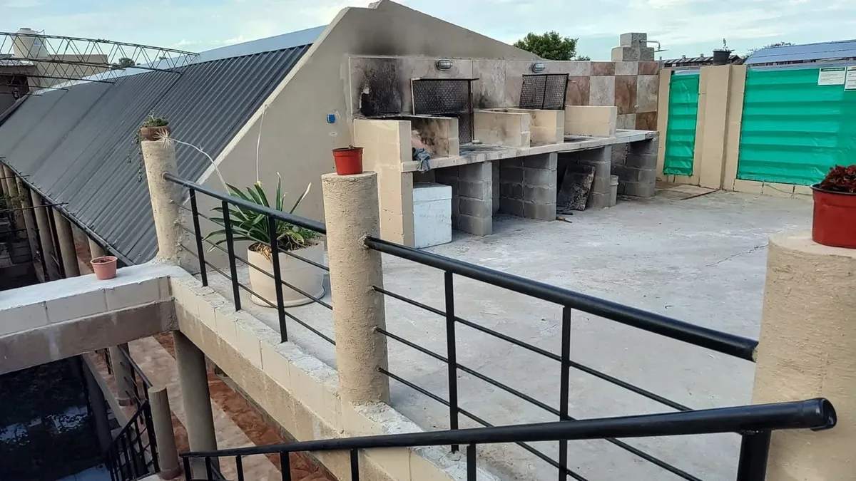 Monoambiente Ubicado En El Frente, En Primer Piso. Edificio Con Terraza, Parrilla, Lavadero Con Lavarropas Y Lugar De Tendido Para Ropa.se Ofrece Lugar Para Guardado De Moto O Bicicleta