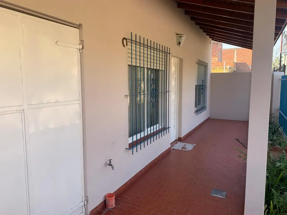 Casa de 3 dormitórios em José C. Paz