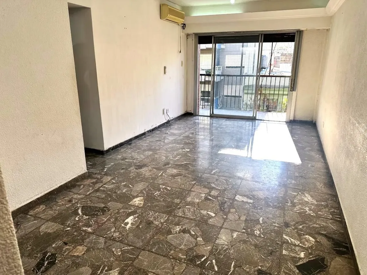 Apartamento de quatro ambientes em Villa Crespo