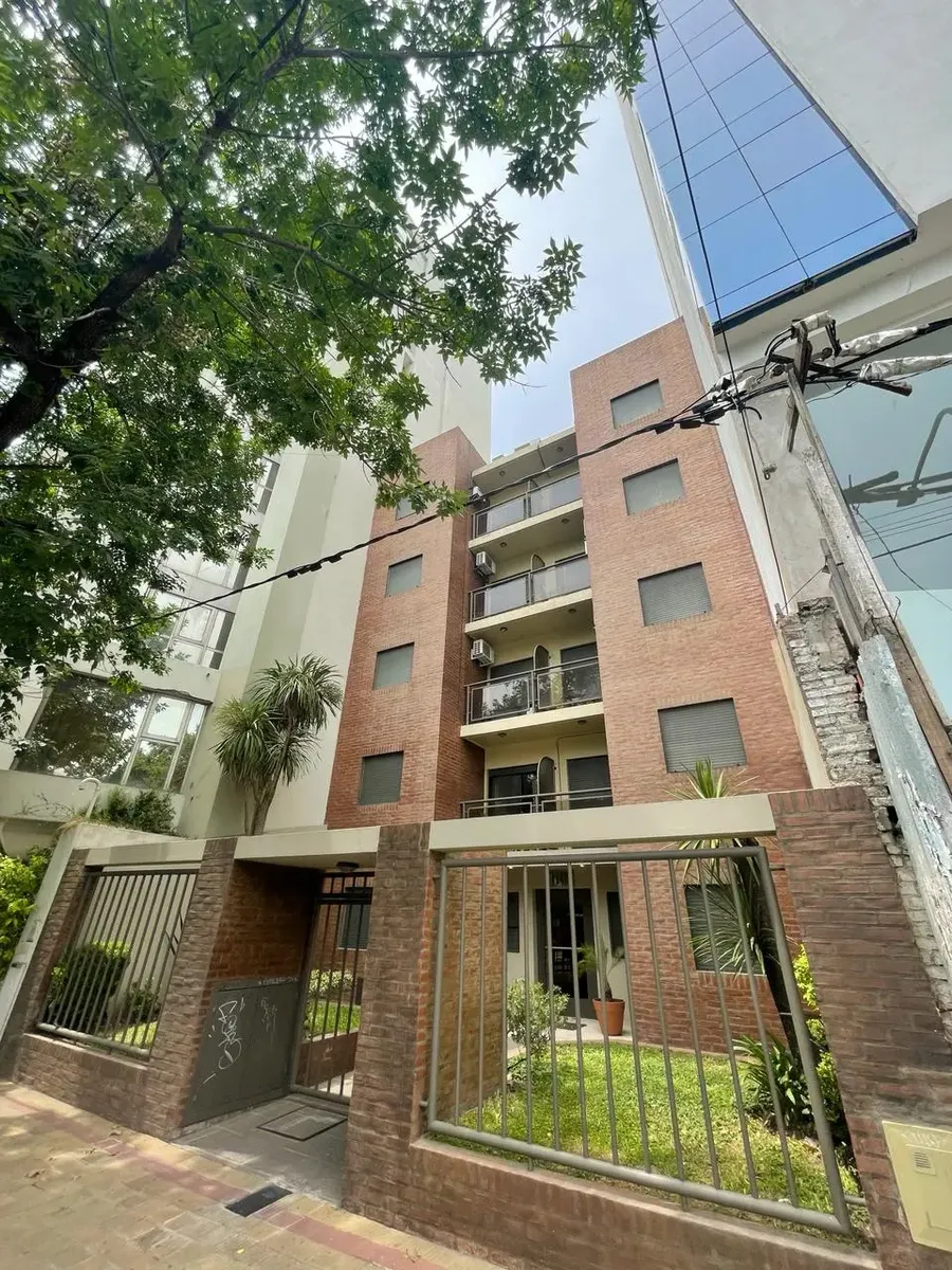 1 dormitorio, balcón, 1º piso